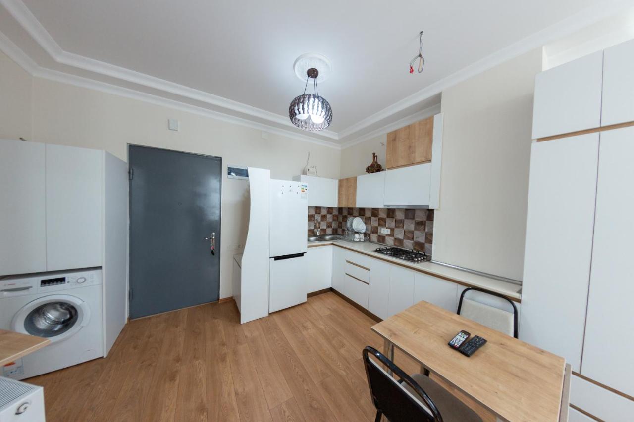 5 Apartment In One Boulding - Near Stadium Batumi Ngoại thất bức ảnh